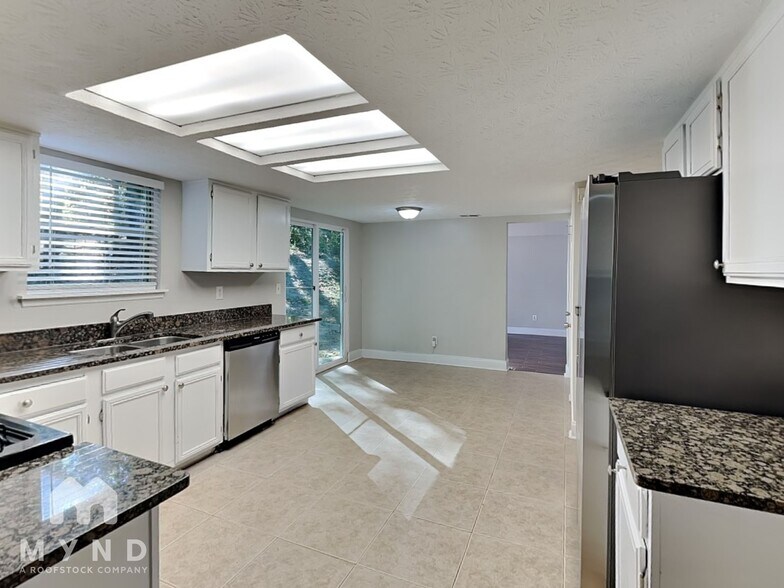 Building Photo - 255 Marcliff Ct