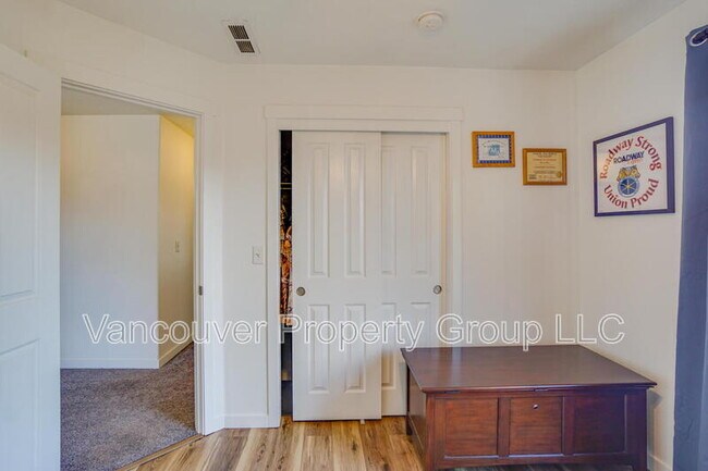 Building Photo - 6405 NE 87th Ave