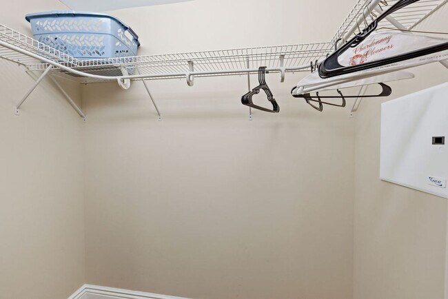 Building Photo - Fully Furnished Condo in the prestigious R...