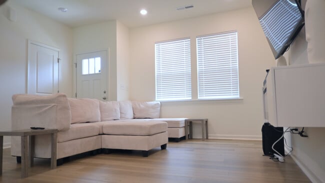 Building Photo - 3096 Spline Cir