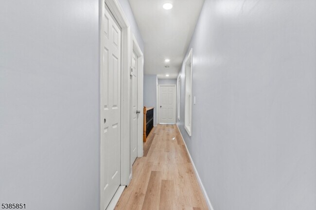 Building Photo - 142 N 15th St