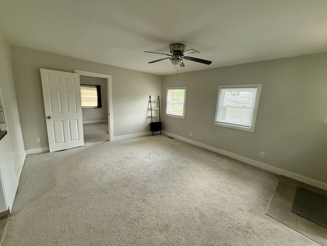Building Photo - 2647 McGuffey Rd