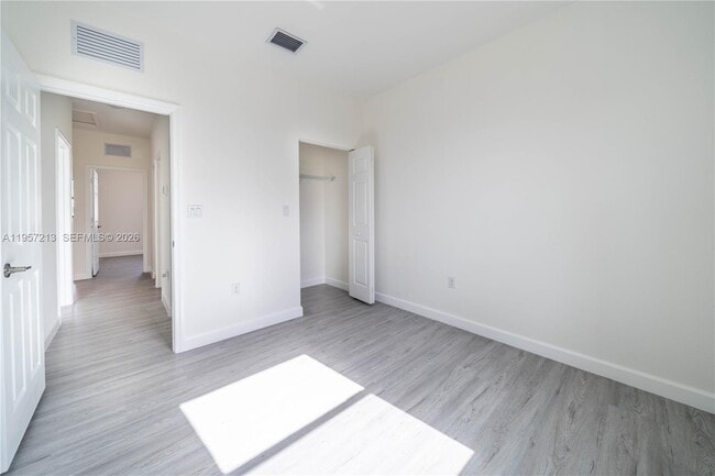 Building Photo - 1928 SW 5th Blvd