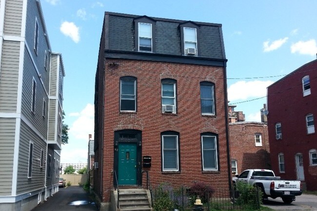 Primary Photo - 874 E 2nd St