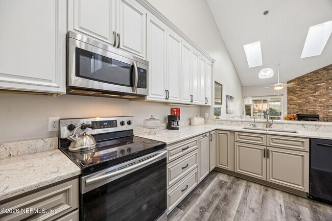 Building Photo - 12036 Arbor Lake Dr