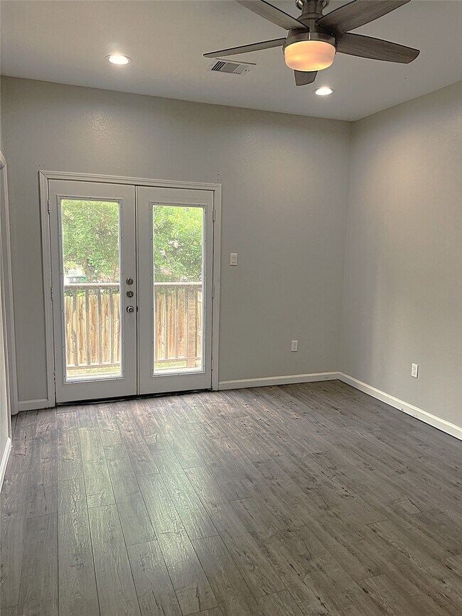 Building Photo - 5779 Belarbor St