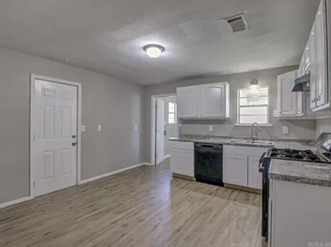 Building Photo - 106 S Grant St