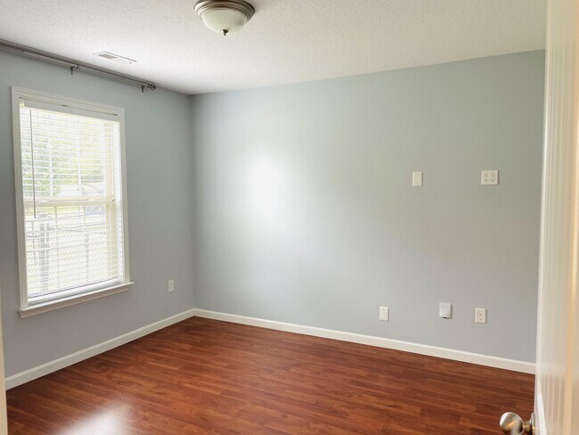 Building Photo - 1020 Saint Charles Way