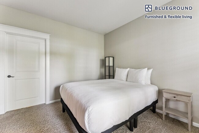 Building Photo - 3305 Summerlinn Dr