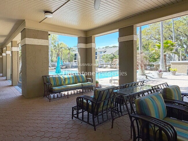 Building Photo - 11 Arbor Club Dr
