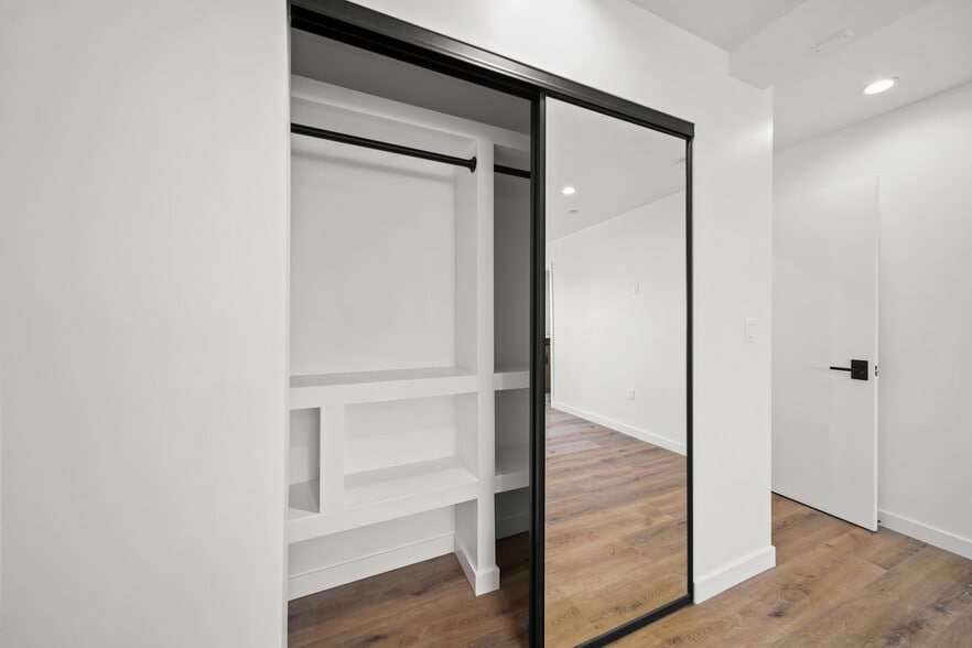 Building Photo - 6049 Craner Ave