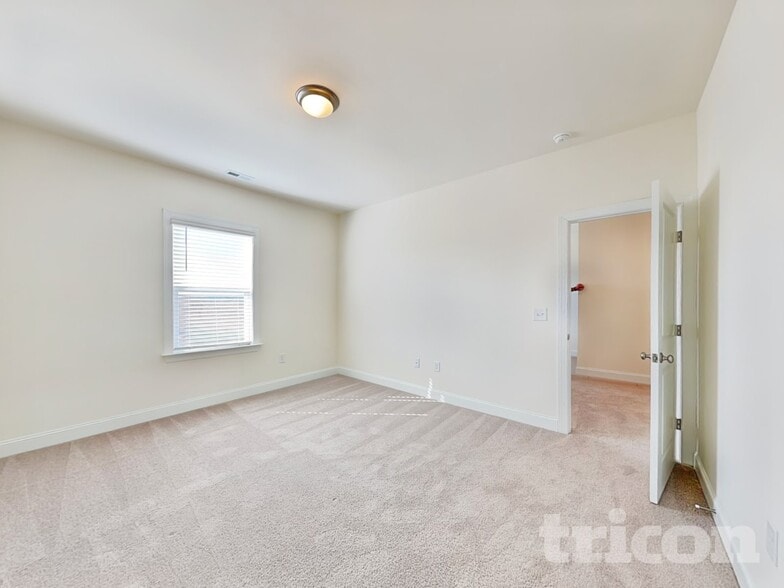 Building Photo - 402 Porterfield Dr