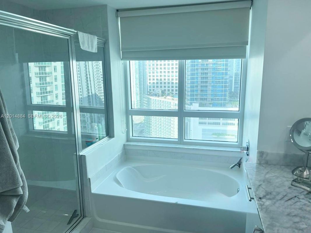 Building Photo - 950 Brickell Bay Dr