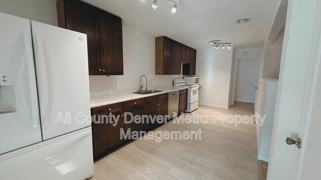 Building Photo - 273 S 13th Ave