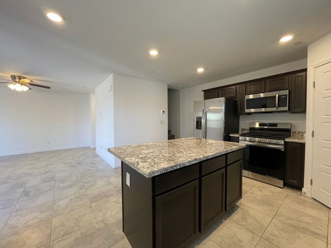 Building Photo - HENDERSON CADENCE COMMUNITY - 3 bed 2.5 ba...