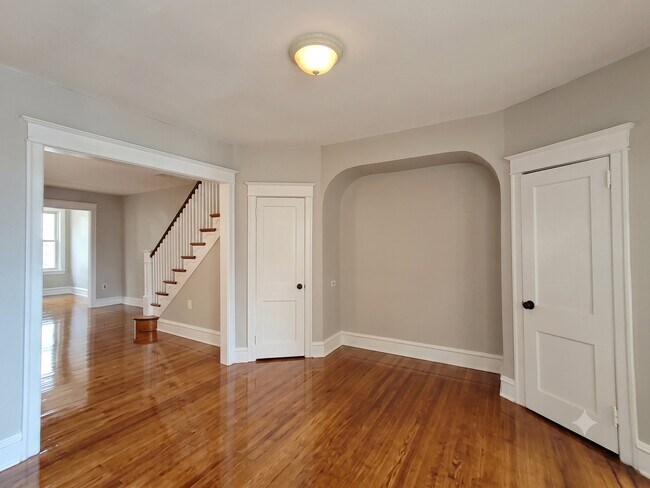 Building Photo - 409 N Daggett St