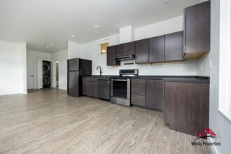 Building Photo - 4647 SE 40th Ave