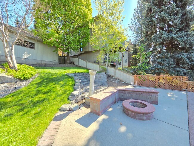 Building Photo - $3,495 - 5 Bed / 4 Baths Stunning Northwood Home with Views