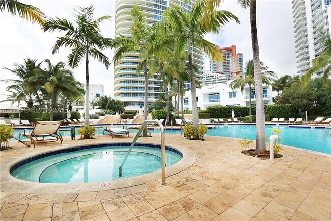 Building Photo - 100 South Pointe Dr