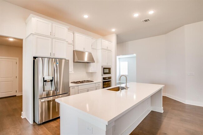 Building Photo - 2900 Miletto Dr