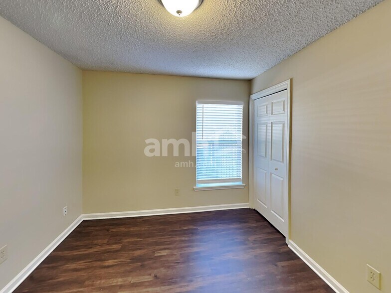 Building Photo - 1758 Dartmouth Dr