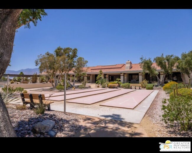 Building Photo - 15300 Palm Dr