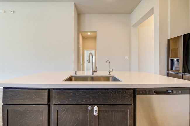 Building Photo - 4727 Crest Hill Dr