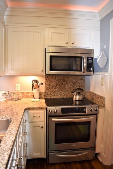 Building Photo - 67 Legare St
