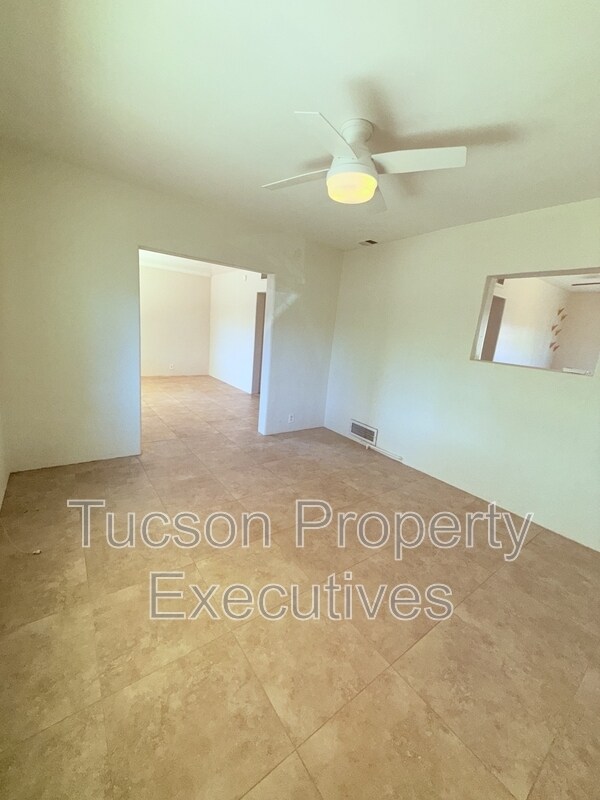 Building Photo - 2925 N Estrella Ave