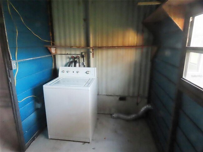 Building Photo - 1077 Quail Dr