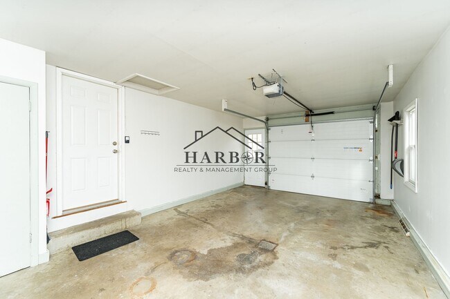 Building Photo - 2920 20th St SE