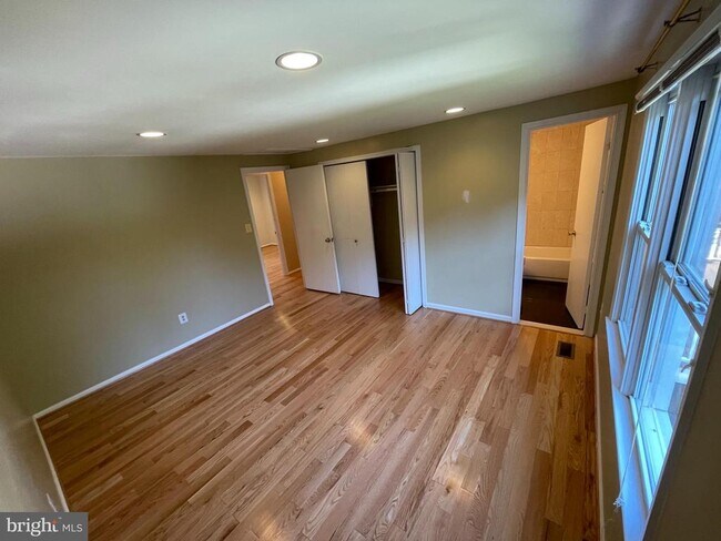 Building Photo - 5056 Kenerson Dr