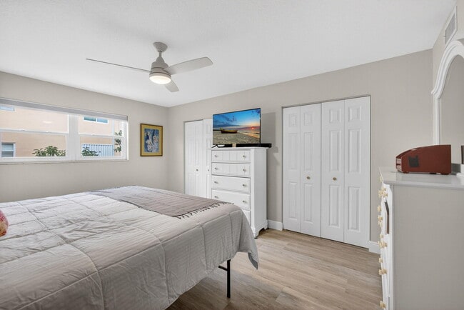 Building Photo - 2950 SE Ocean Blvd