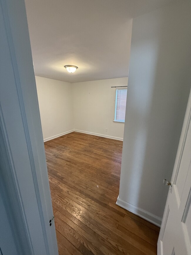 Building Photo - 5752 Bishop St