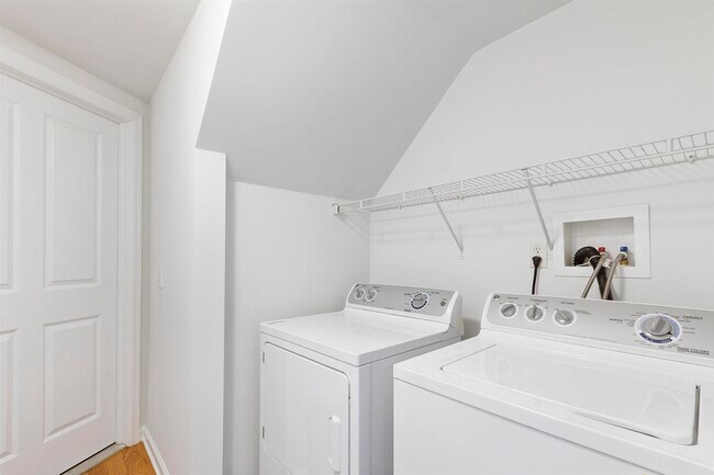 Building Photo - 439 Whiton St