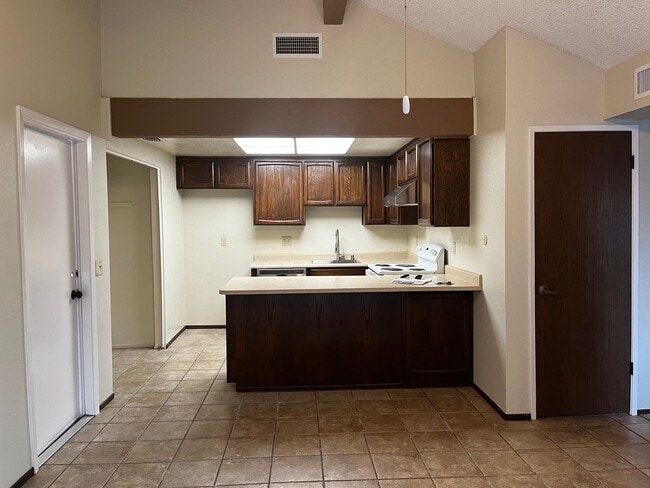 Building Photo - Newly Renovated 2 Bedroom, 2 Bathroom 1050 Sqft. 1/2 Plex Orangevale Home for Lease.