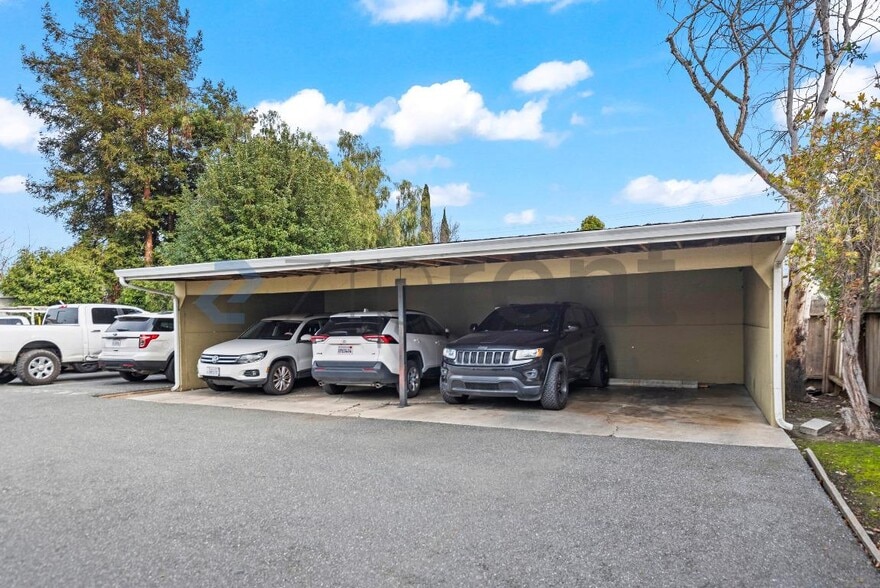 Building Photo - 1371 Vía Dondera