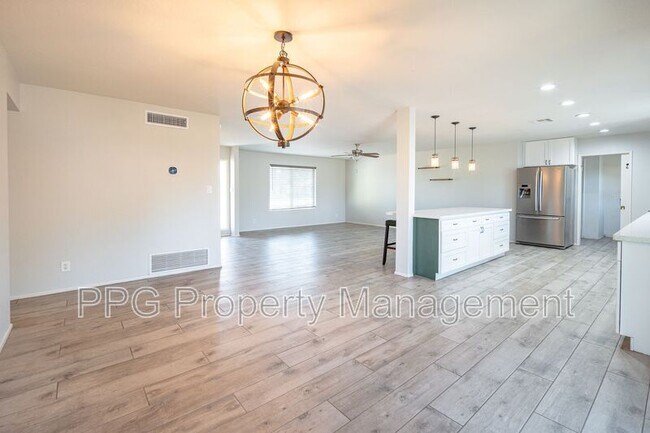 Building Photo - 456 W Jasper Dr