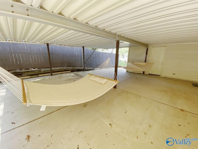 Building Photo - 12005 Greenleaf Dr SE