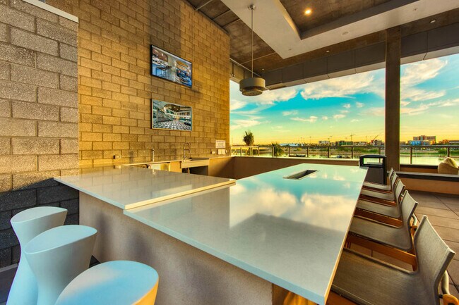 Building Photo - 420 N Scottsdale Rd