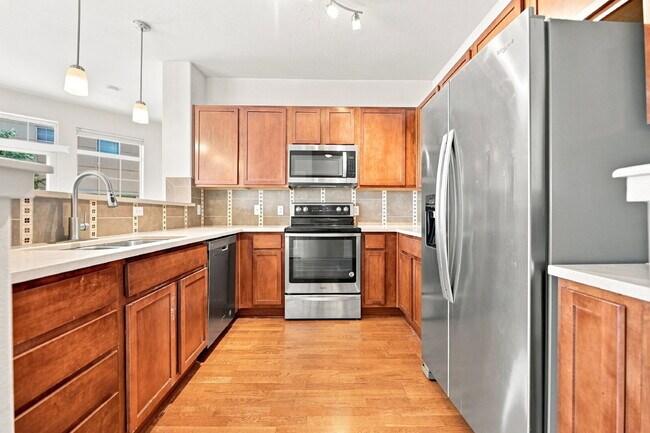 Building Photo - $2,195.95 - 2 bed, 2 bath Spacious Condo in Broomfield with AC and In Unit Laundry!