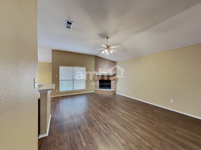 Building Photo - 476 Round Rock Dr