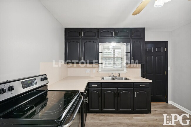 Building Photo - 3648 Watson Ave
