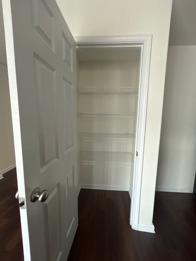 Building Photo - 80 BC