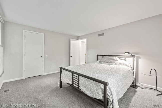 Building Photo - 1109 Ivyglen Cir