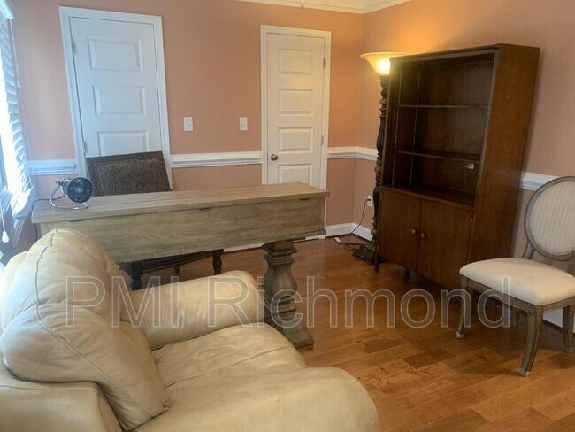 Building Photo - 2106 Cedar St