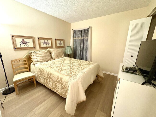 Building Photo - 9485 Boca Cove Cir