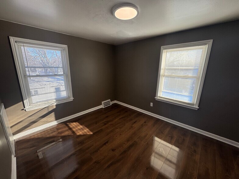 Building Photo - 9200 Evergreen Ave