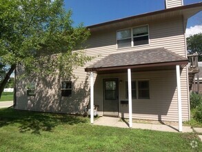 Building Photo - AVAILABLE AUGUST 1st! 3 Bedroom Duplex w/G...