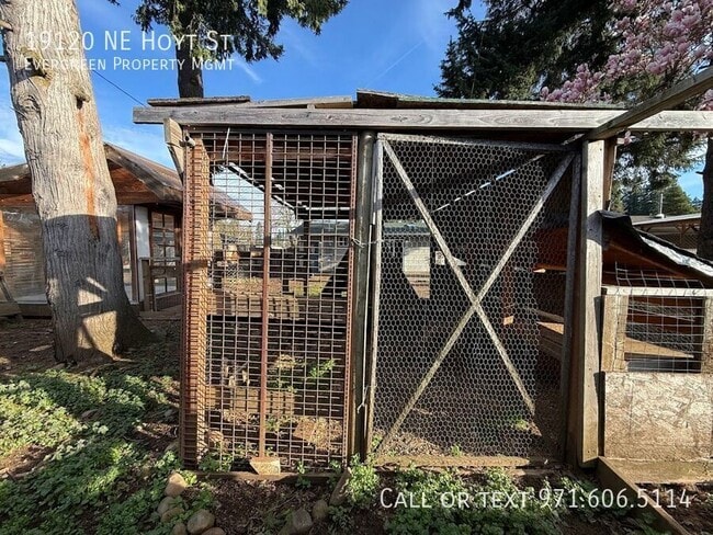 Building Photo - 19120 NE Hoyt St